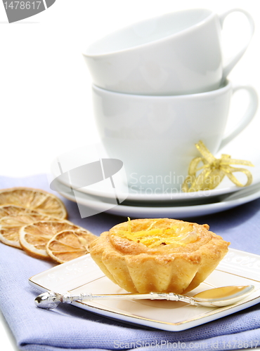 Image of Sandy pastry with lemon filling and teacups.