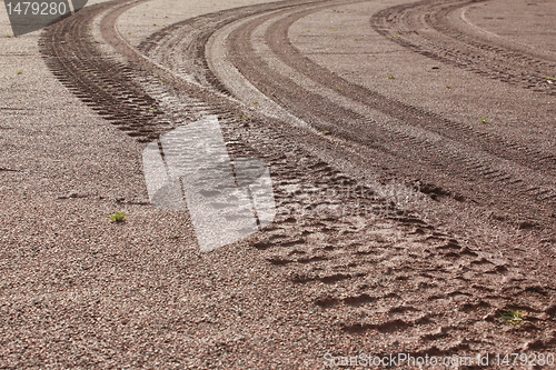 Image of tracks in the dirt