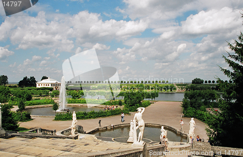 Image of Peterhof.