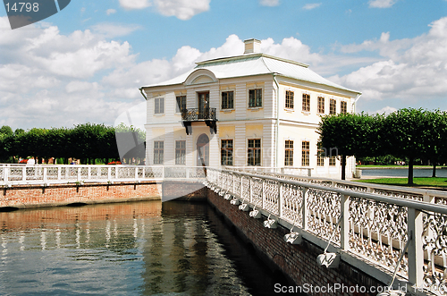 Image of Peterhof Marli palace.