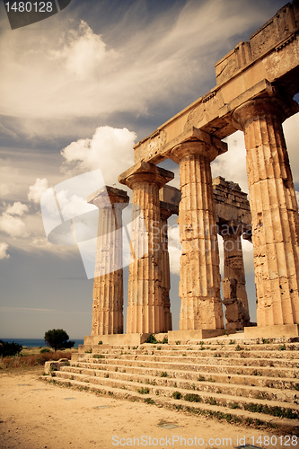 Image of Greek temple in Selinunte