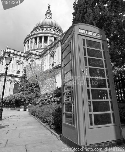 Image of London telephone box