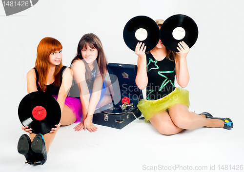 Image of Three pretty girls with gramophone