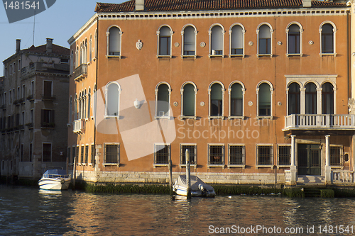 Image of Sunny facade along the Grand Canal