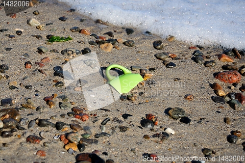 Image of The broken coffee cup on seacoast