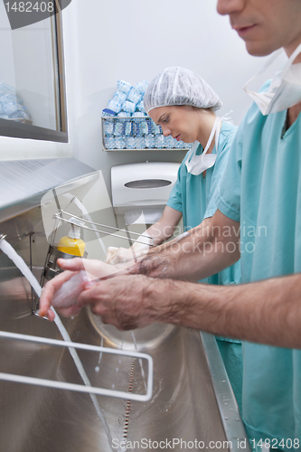 Image of Surgeons washing hands