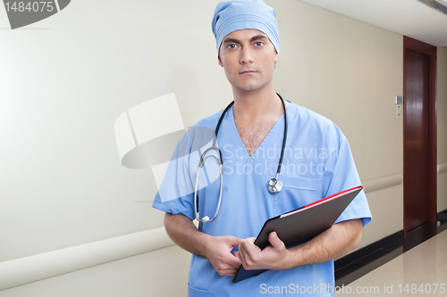 Image of Surgeon with database