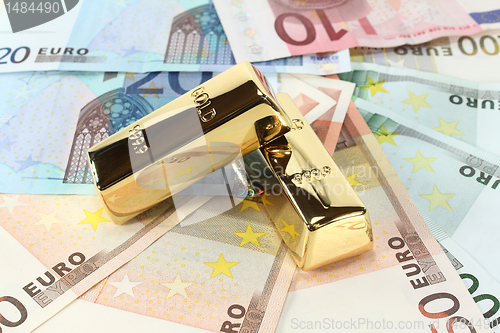 Image of Gold bars and Euro