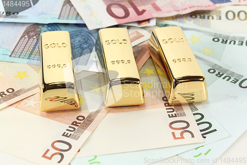 Image of Gold bars and Euro