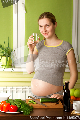 Image of pregnant woman on kitchen