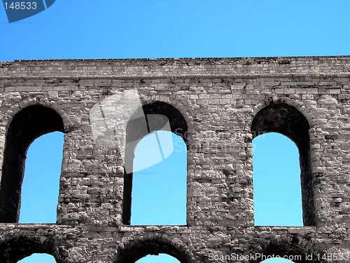 Image of Roman aqueduct