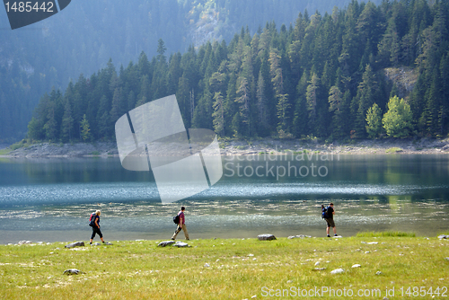 Image of Backpackers jn the bank of Black lake, Dormitor