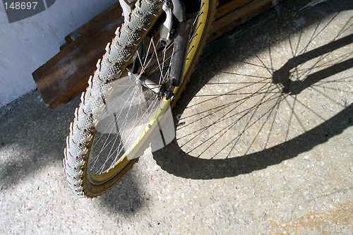 Image of wheel and shadow