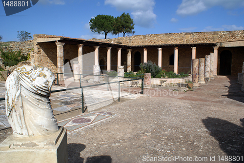 Image of Statue and ruins