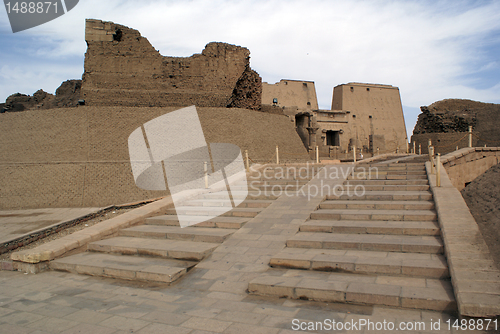 Image of Way to the temple