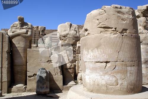 Image of Statues and column