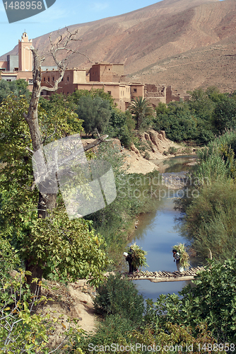 Image of Women on the bridge 