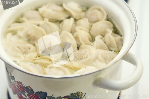 Image of ravioli in a saucepan