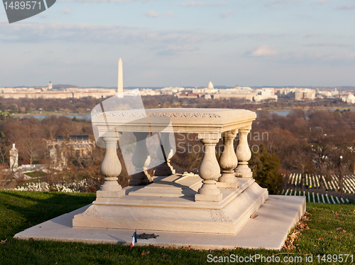 Image of Memorial to Robert E Lee in Arlington Cemetery