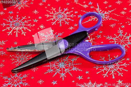 Image of Pinking shears or scissors cutting