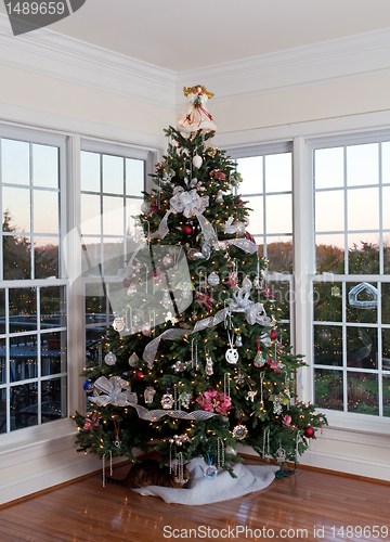 Image of Decorated christmas tree in home