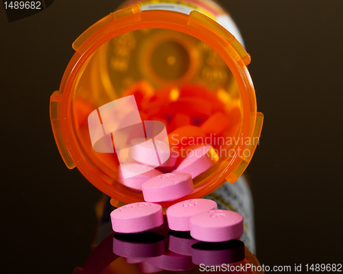 Image of Purple pills from orange drug bottle