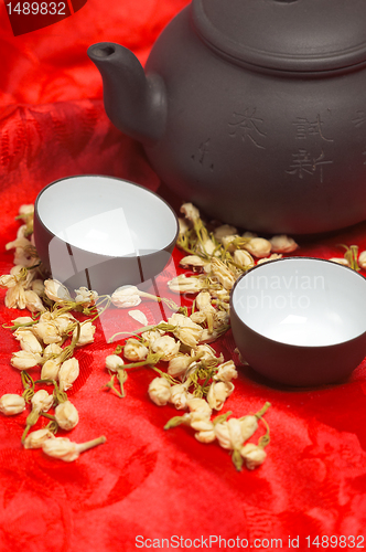 Image of jasmine tea over red silk