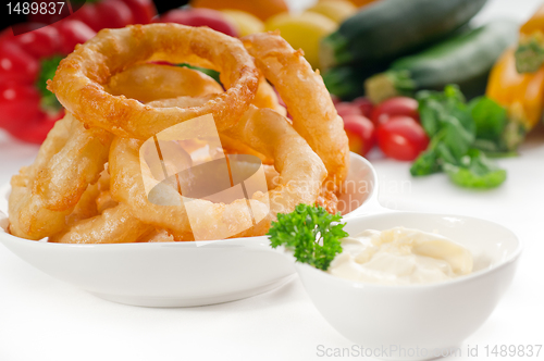 Image of golden deep fried onion rings 