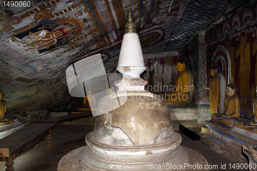 Image of Stupa and buddhas