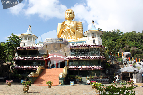 Image of Buddha and Golden temple