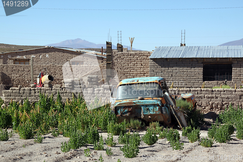 Image of Rusty car in garden