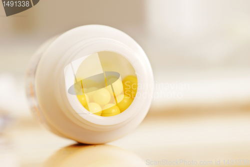 Image of Yellow dragee pills