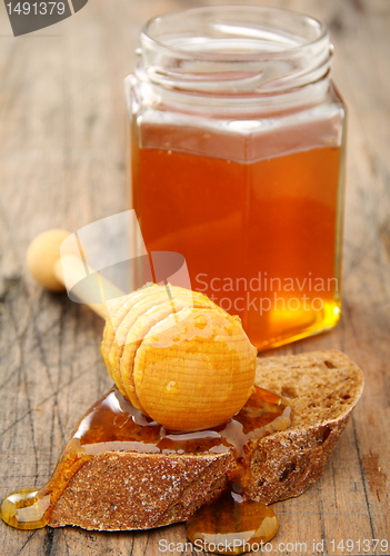 Image of Honey and rye bread.