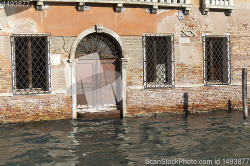 Image of Facade along the Grand Canal