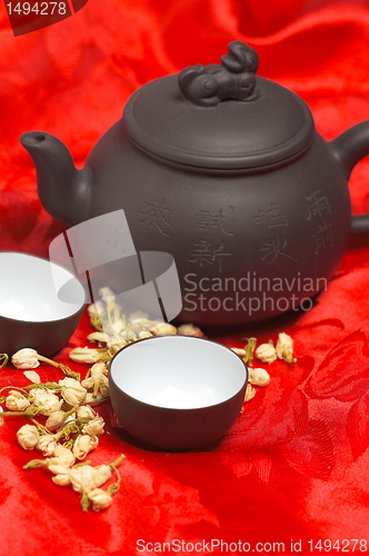 Image of jasmine tea over red silk