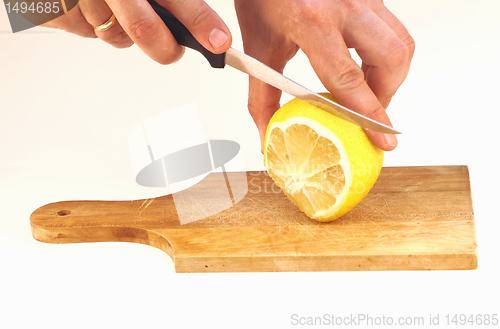 Image of Cutting a lemon