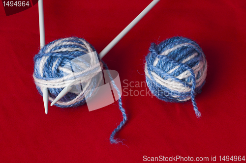 Image of Ball of yarn and knitting skewers