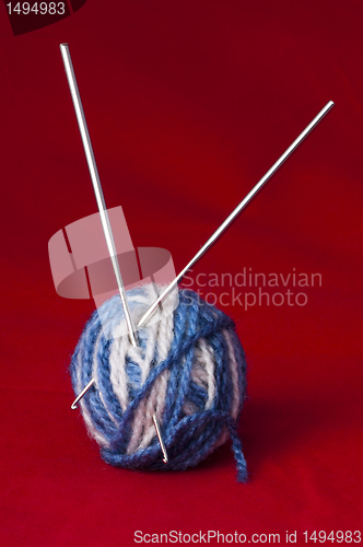 Image of Ball of yarn and knitting skewers