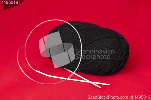 Image of Ball of yarn and knitting skewers