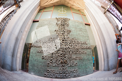 Image of Sculpture in the exterior of the cathedral