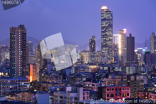 Image of Hong Kong with crowded buildings at night