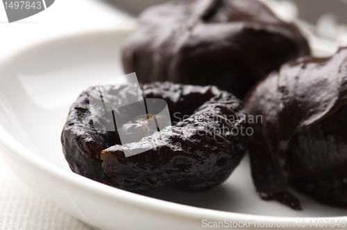 Image of Dried plums in chocolate 