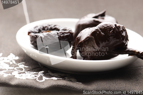 Image of Dried plums in chocolate 