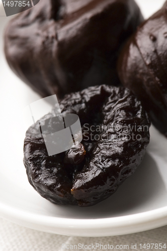 Image of Dried plums in chocolate 