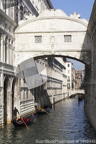 Image of Lovers under the bridge of sighs