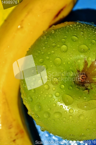 Image of droplets on green apple