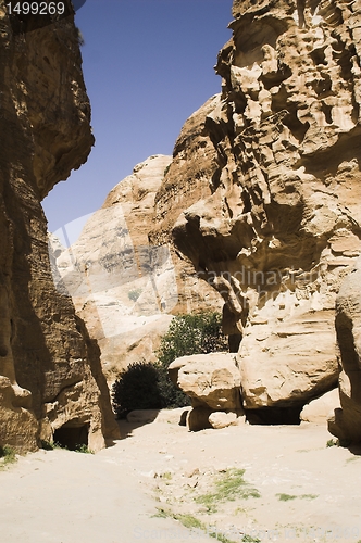 Image of Petra ruins and mountains in Jordan