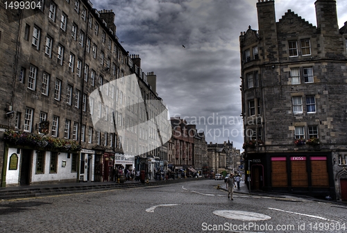 Image of Edinburgh street and abbey