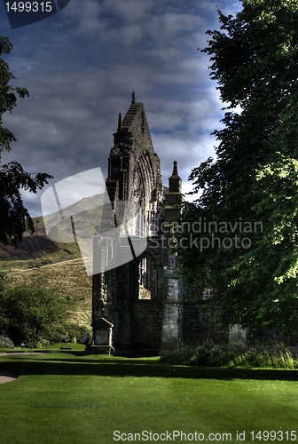 Image of Edinburgh street and abbey