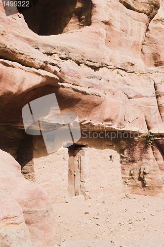 Image of Petra ruins and mountains in Jordan